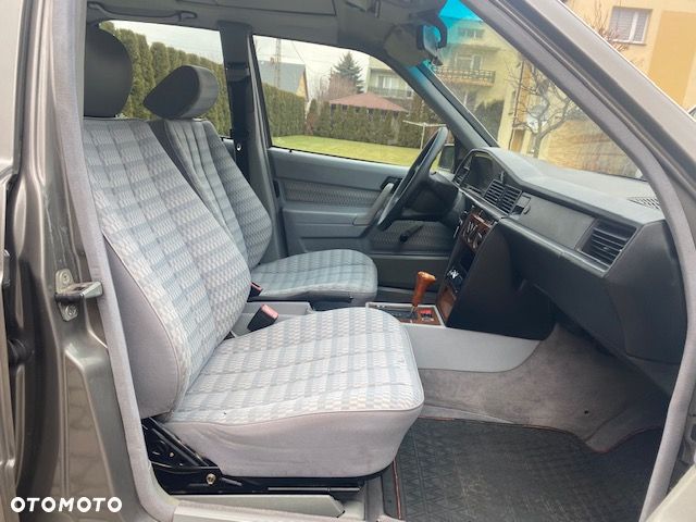 Mercedes-Benz W201 (190) - 17