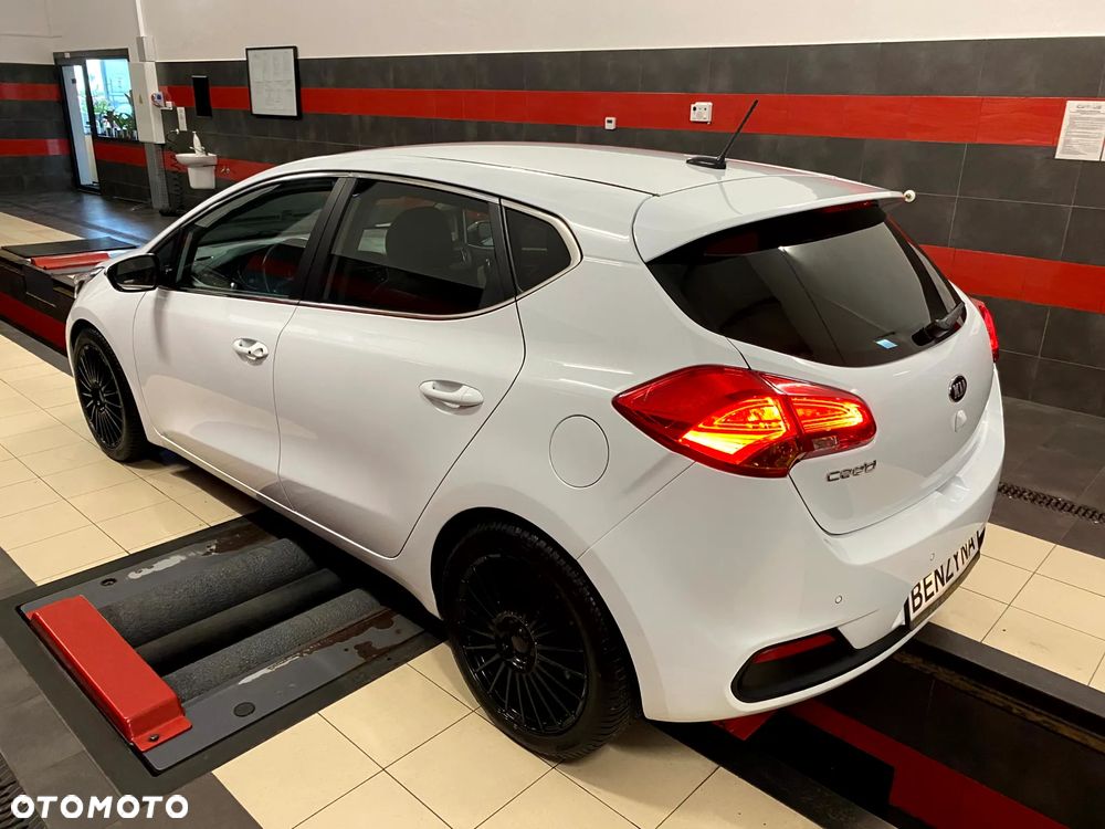 Kia Ceed 1.6 GDI Platinum Edition - 9