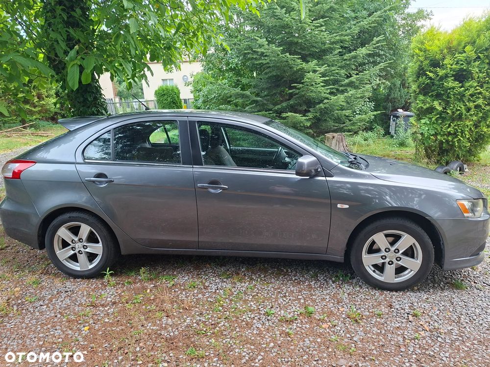 Mitsubishi Lancer 1.8 Invite - 3