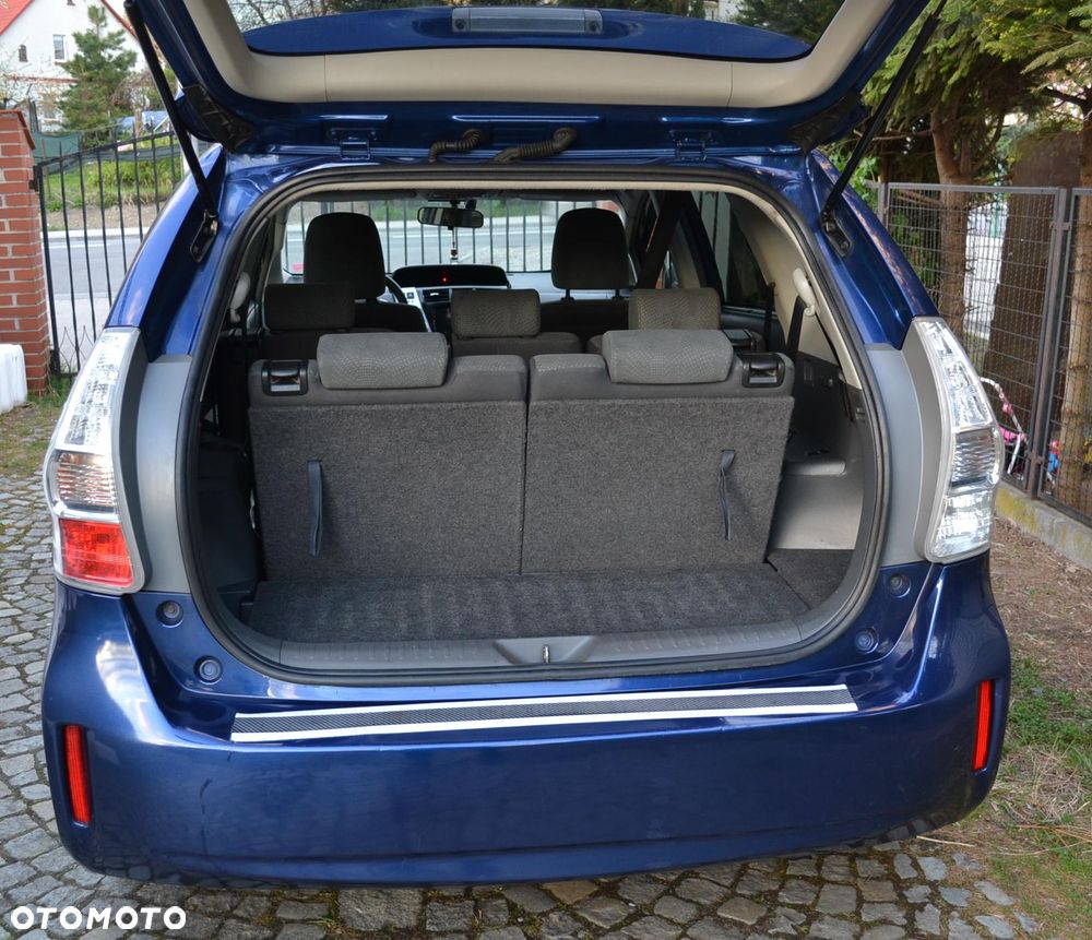 Toyota Prius+ (Hybrid) - 13