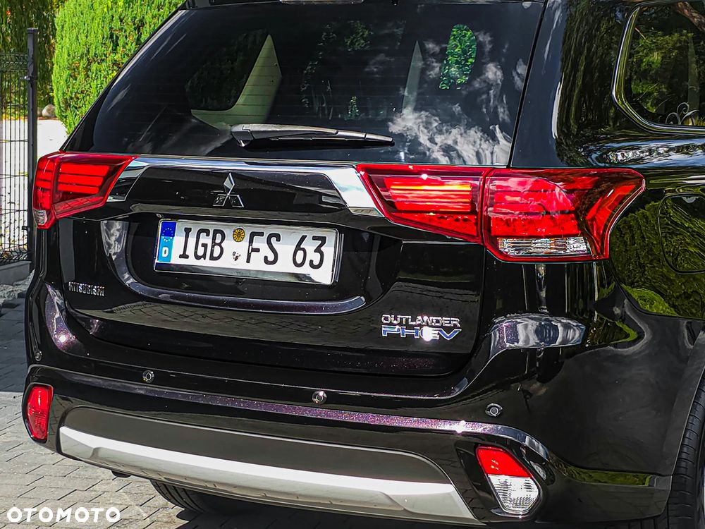 Mitsubishi Outlander Instyle NAVI + - 9