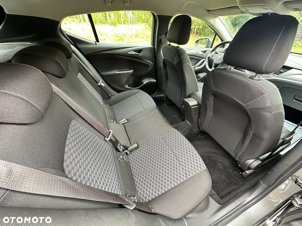 Opel Astra 1.6 Turbo Start/Stop ON - 24