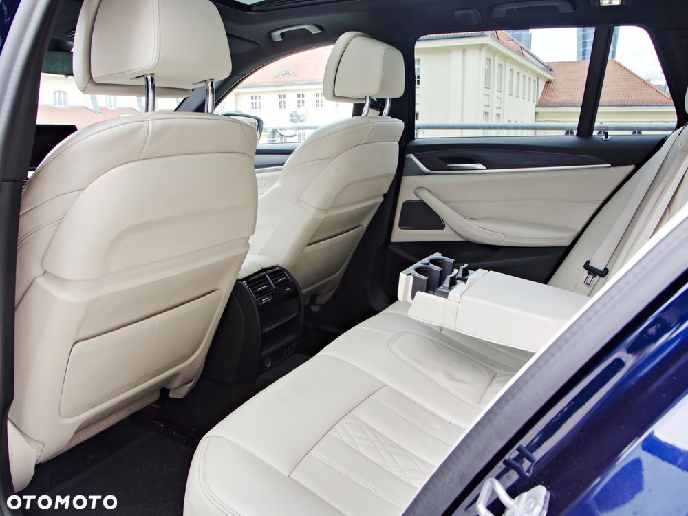 BMW Seria 5 540i xDrive - 10