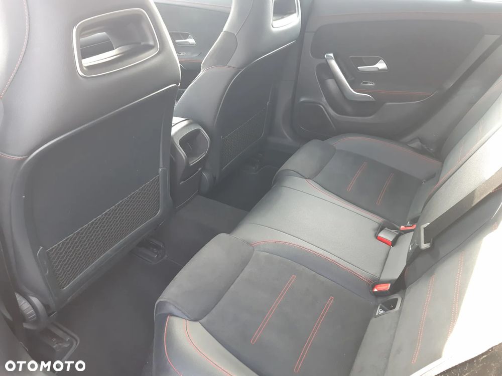 Mercedes-Benz CLA 180 7G-DCT AMG Line Advanced Plus - 14