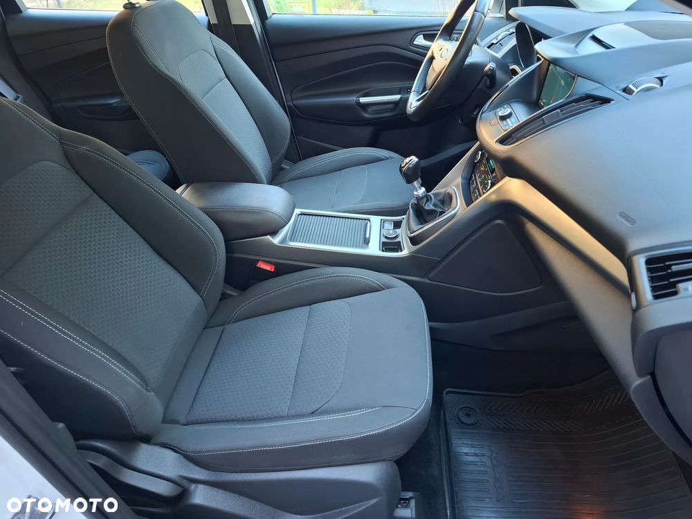 Ford Kuga 1.5 EcoBoost 2x4 Titanium - 14