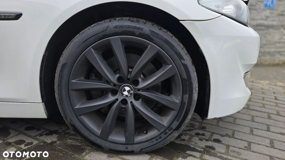 BMW Seria 5 525d - 37