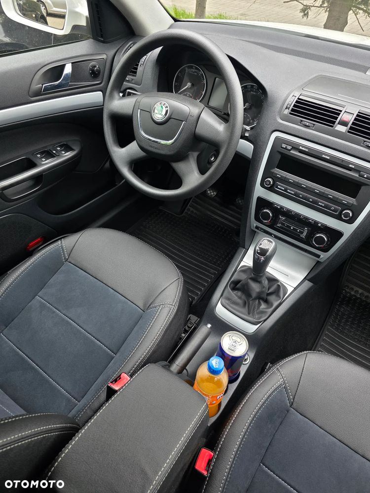 Skoda Octavia 1.6 Ambiente EU5 - 18
