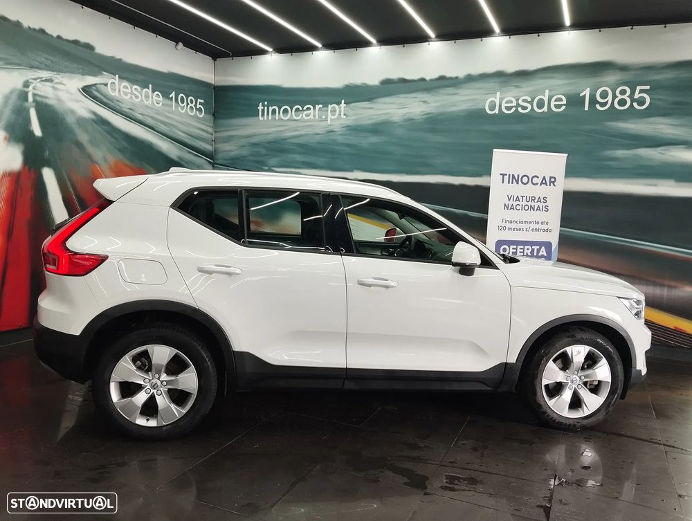 Volvo XC 40 2.0 D4 Momentum Plus AWD - 4