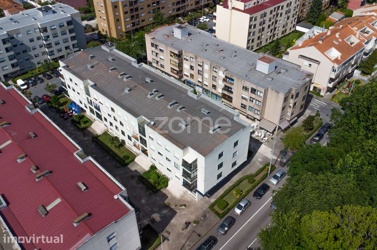 Apartamento T1+1 com varanda e 2 lugares de garagem - S.M. Infesta - Grande imagem: 2/32