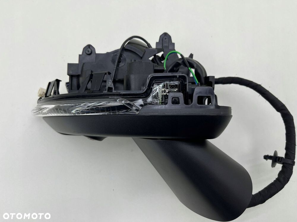 VOLVO XC40 LUSTERKO PRAWE 16-PIN KAMERA EUROPA 32368375 - 2