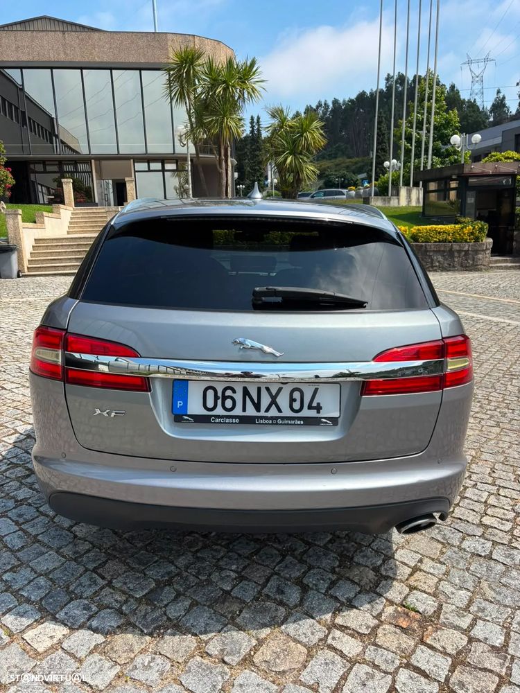 Jaguar XF Sportbrake 2.2 D Luxury - 4