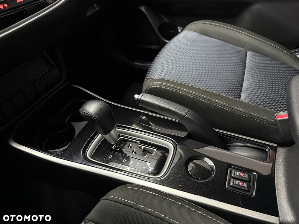 Mitsubishi Outlander 2.0 2WD CVT Diamant - 22