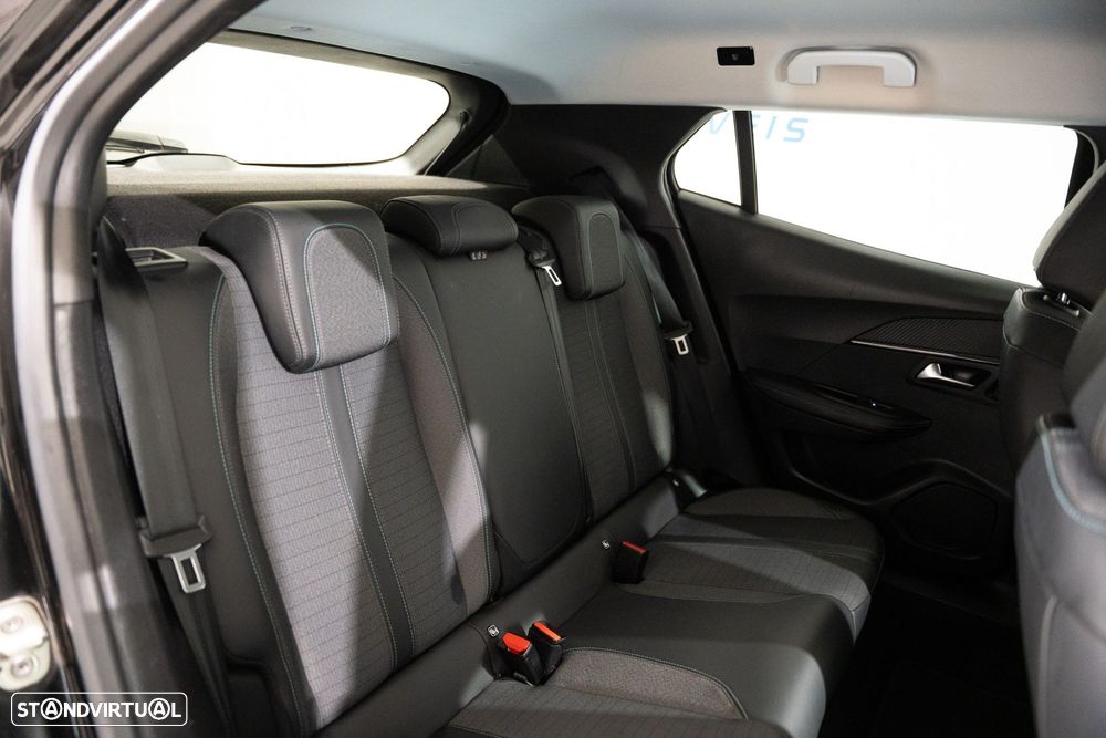 Peugeot 2008 1.2 PureTech Allure EAT8 - 17