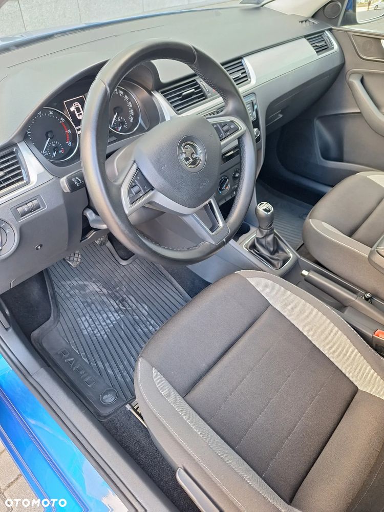 Skoda RAPID 1.2 TSI Ambition - 35