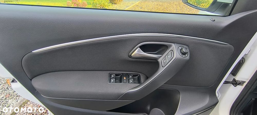 Volkswagen Polo 1.2 TSI Blue Motion Technology Allstar - 4