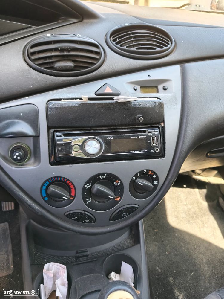 Ford Focus SW 1.8 TDdi Comfort - 10