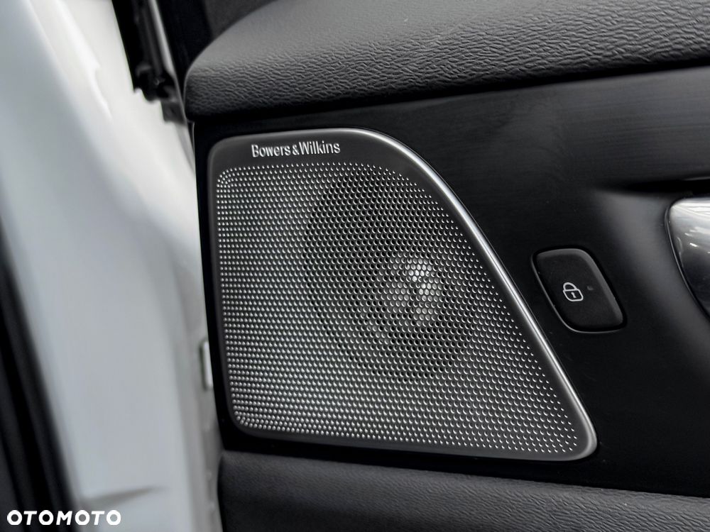 Volvo V60 T8 AWD Plug-In Hybrid R-Design - 37