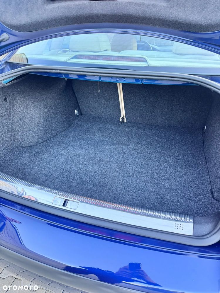 Volkswagen Passat - 14