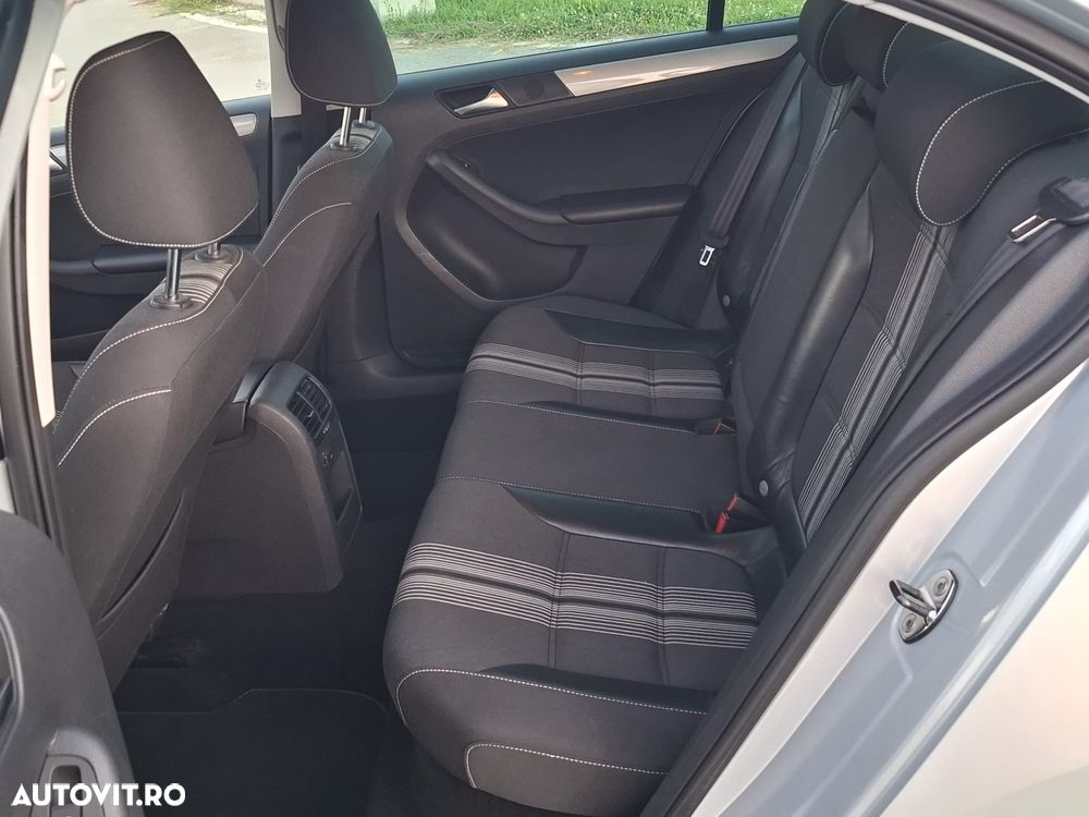 Volkswagen Jetta 1.2 TSI Match - 24