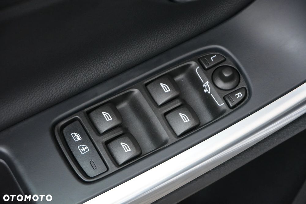 Volvo V60 D4 Geartronic Summum - 34