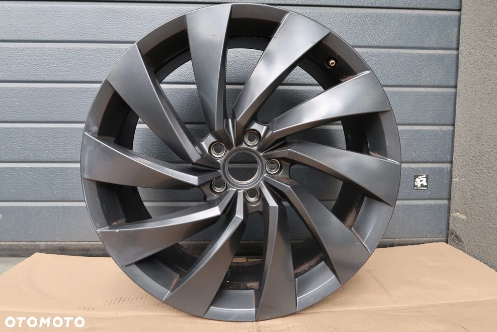 C15 FELGA ALUMINIOWA VW 3G8601025D 8X20ET40 - 3