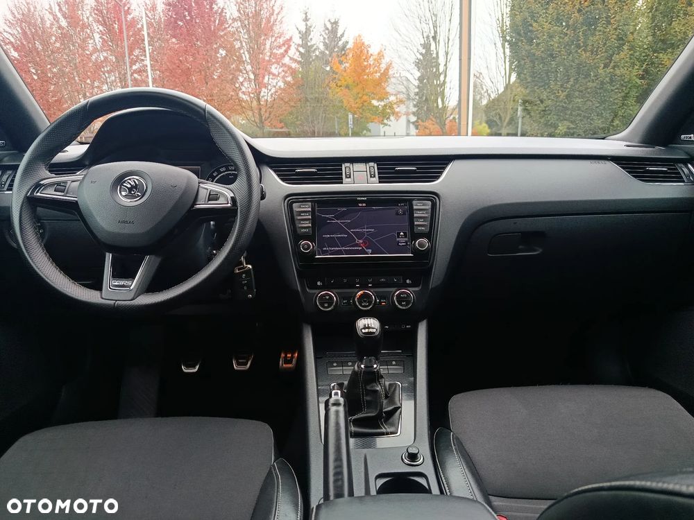 Skoda Octavia Combi 2.0 TDI RS - 29
