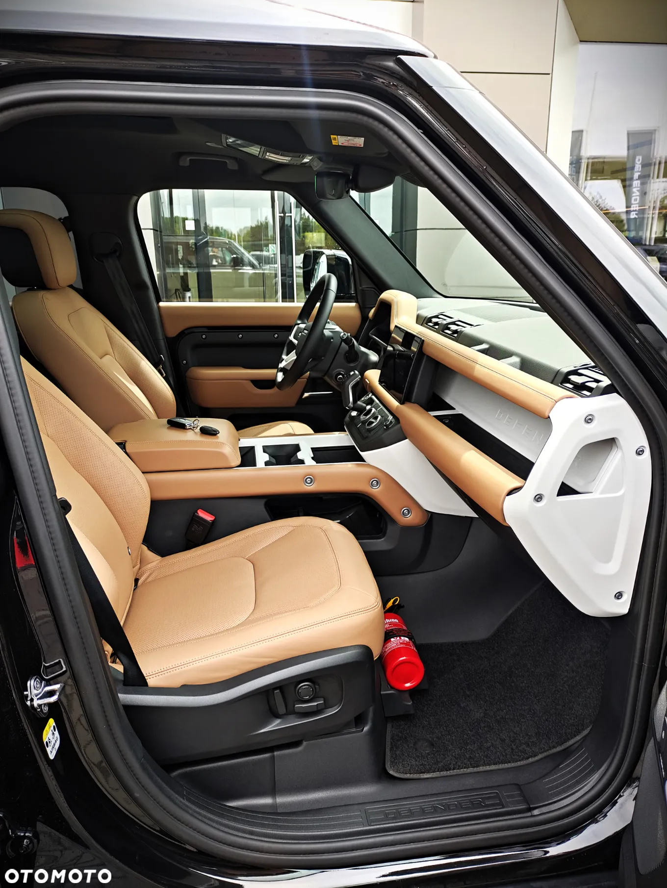 Land Rover Defender - 21