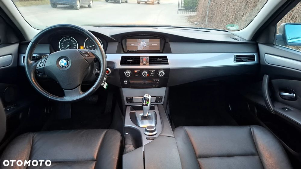 BMW Seria 5 525i - 11