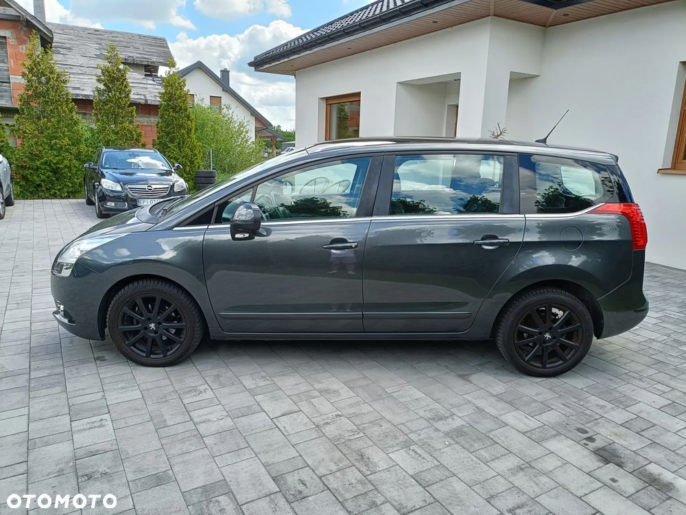 Peugeot 5008 - 8