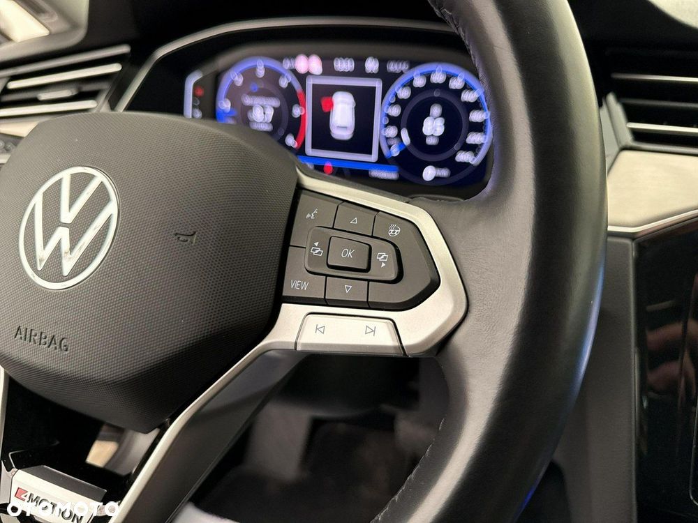 Volkswagen Passat - 25