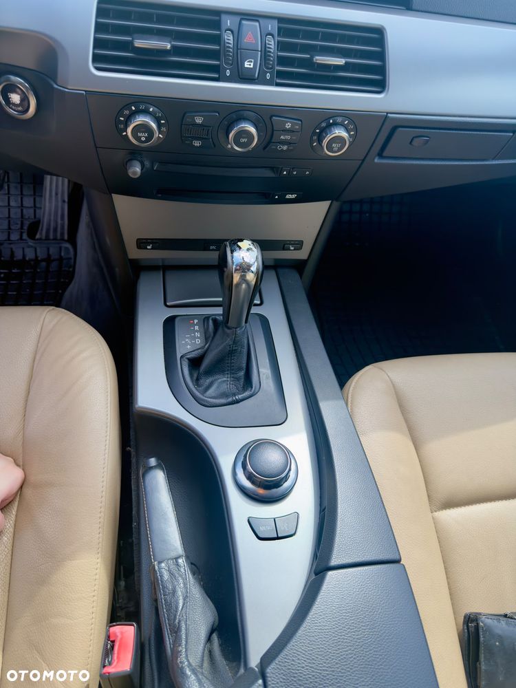 BMW Seria 5 520d - 14
