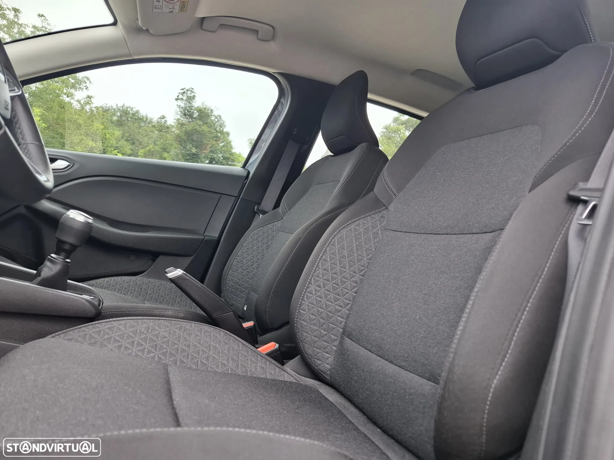 Renault Clio 1.0 TCe Techno - 24