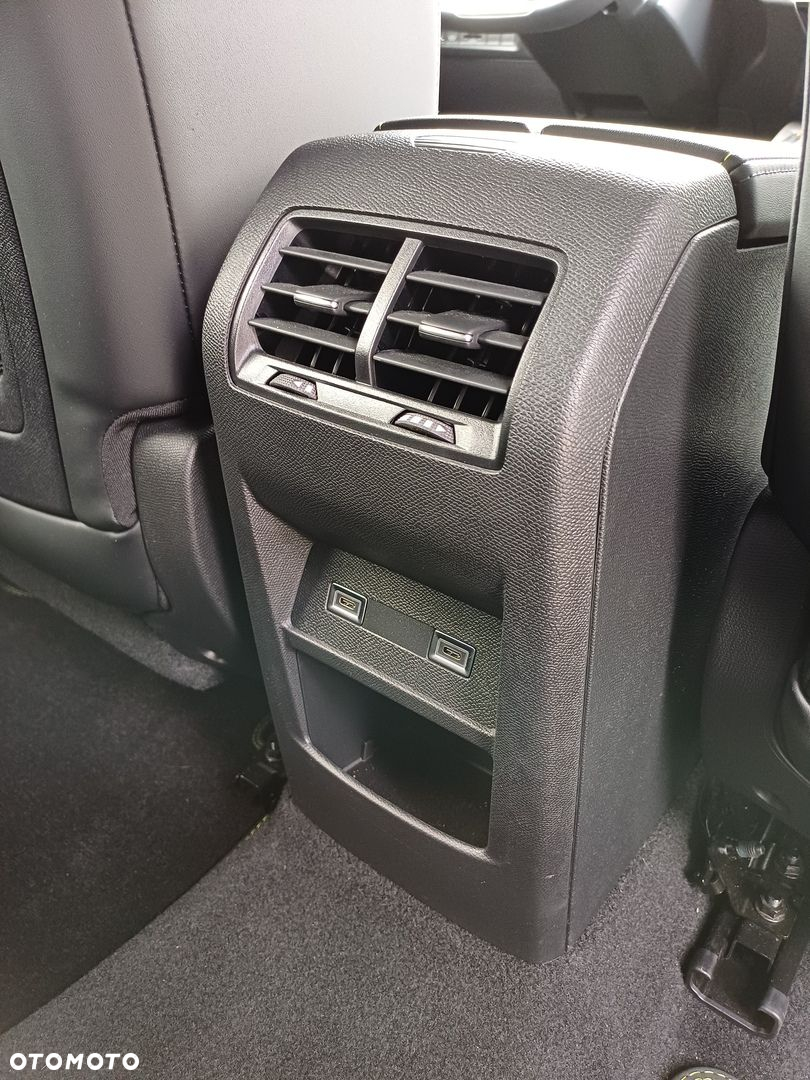 Peugeot 408 - 33