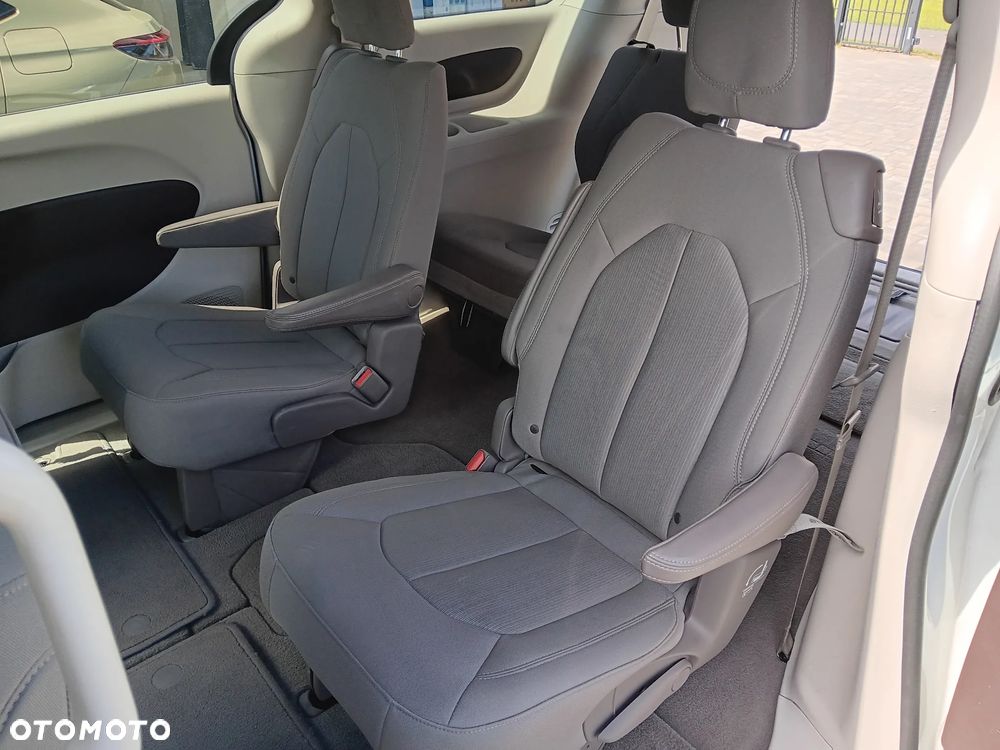 Chrysler Pacifica - 10