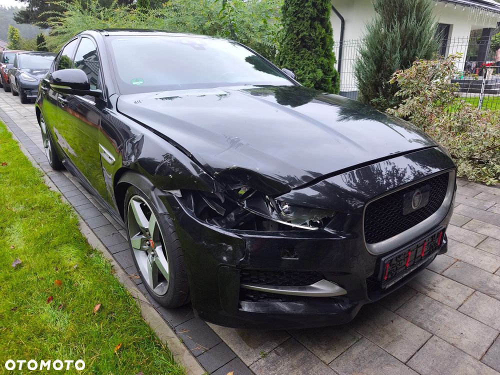 Jaguar XE 2.0 D AWD R-Sport - 20