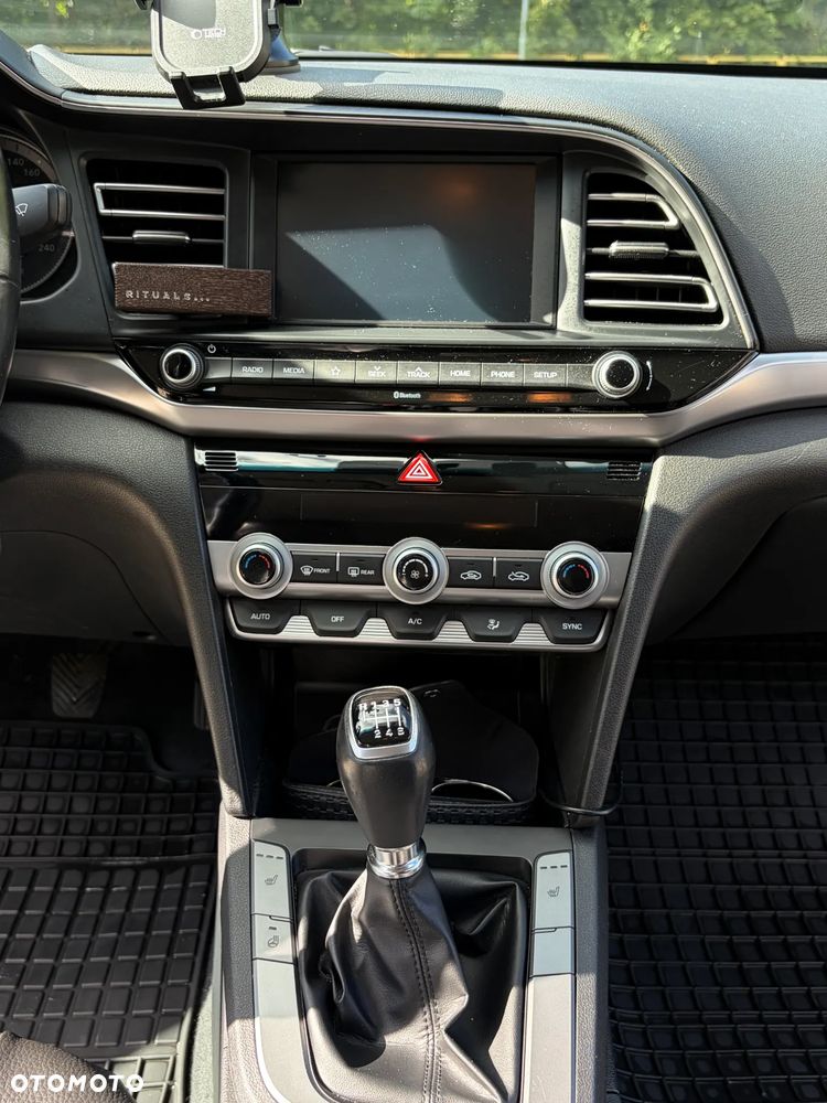 Hyundai Elantra - 7