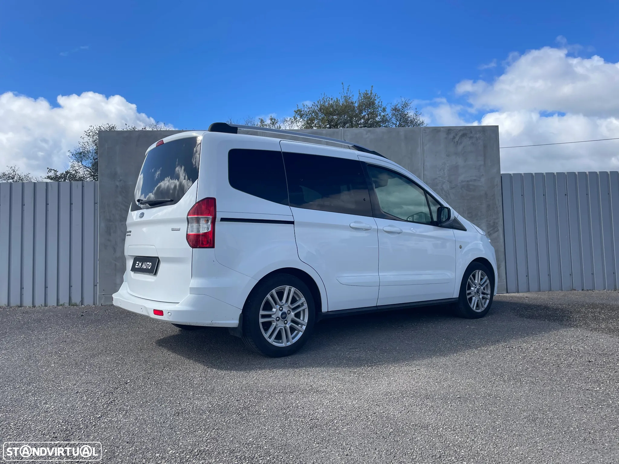 Ford Tourneo Courier 1.0 EcoBoost Ambiente - 2