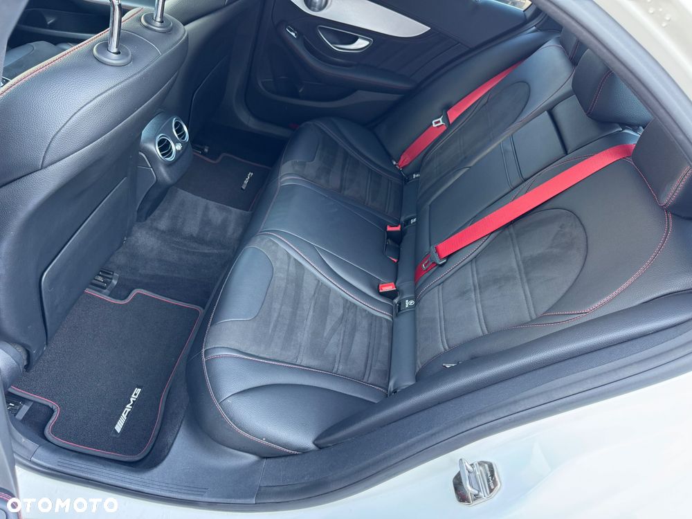 Mercedes-Benz Klasa C AMG 43 4Matic 9G-TRONIC - 23