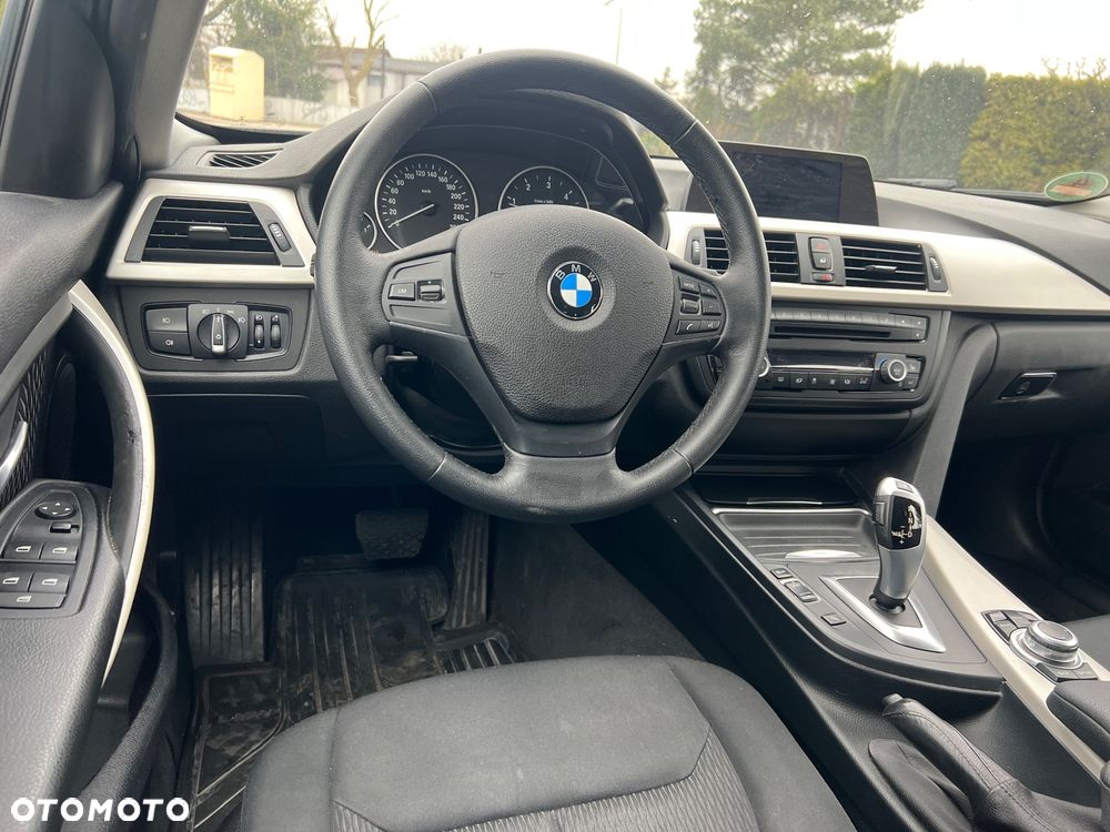 BMW Seria 3 316d - 33