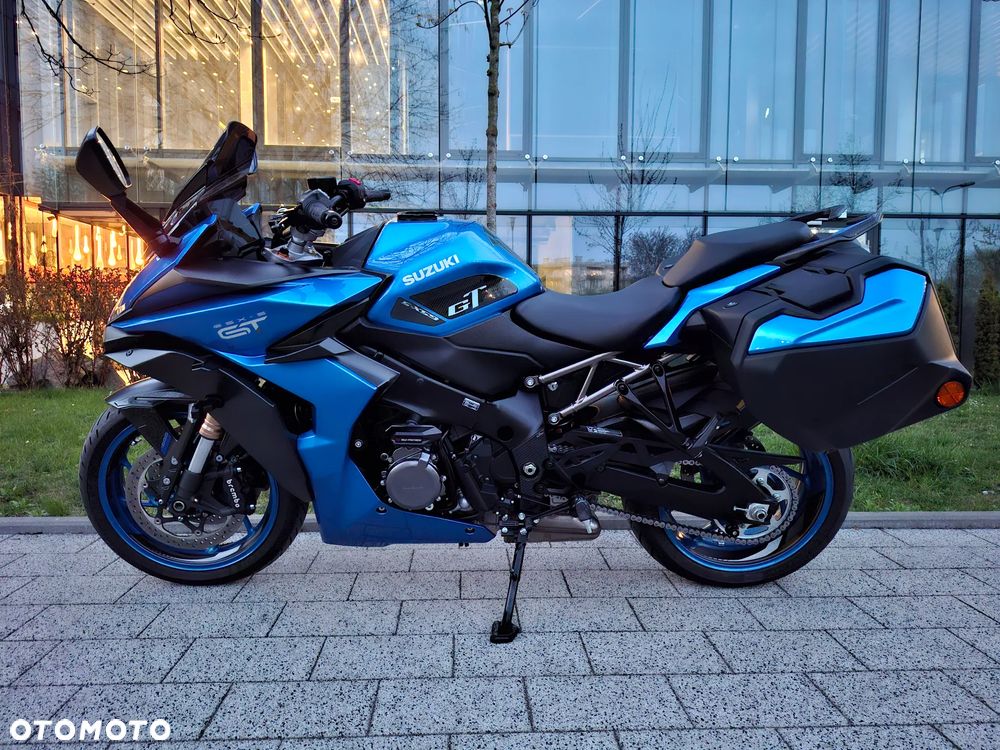 Suzuki GSX - 2