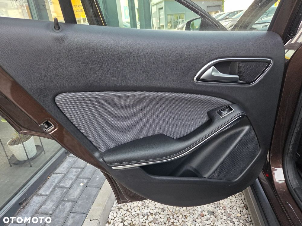 Mercedes-Benz GLA 200 7G-DCT Style - 35
