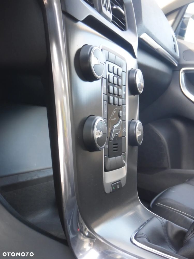 Volvo V40 T3 Momentum - 14