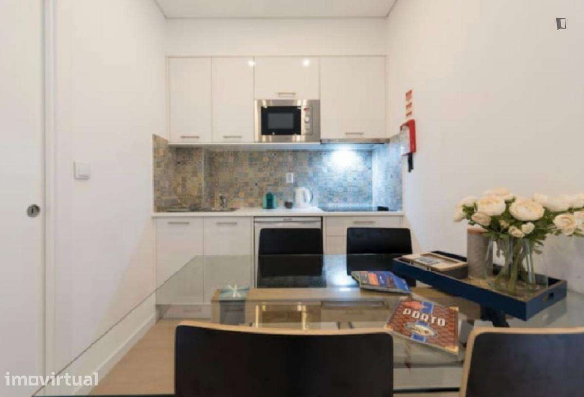 Apartamento com 2 quartos - localizado em Sé Porto - Grande imagem: 3/9