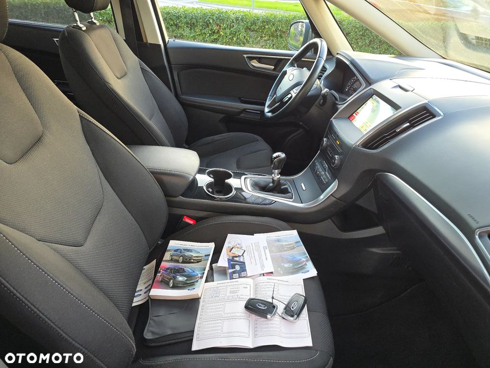Ford S-Max - 12