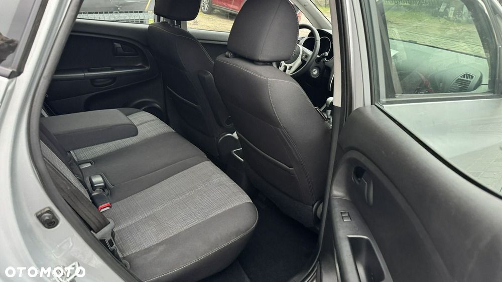 Kia Venga - 35