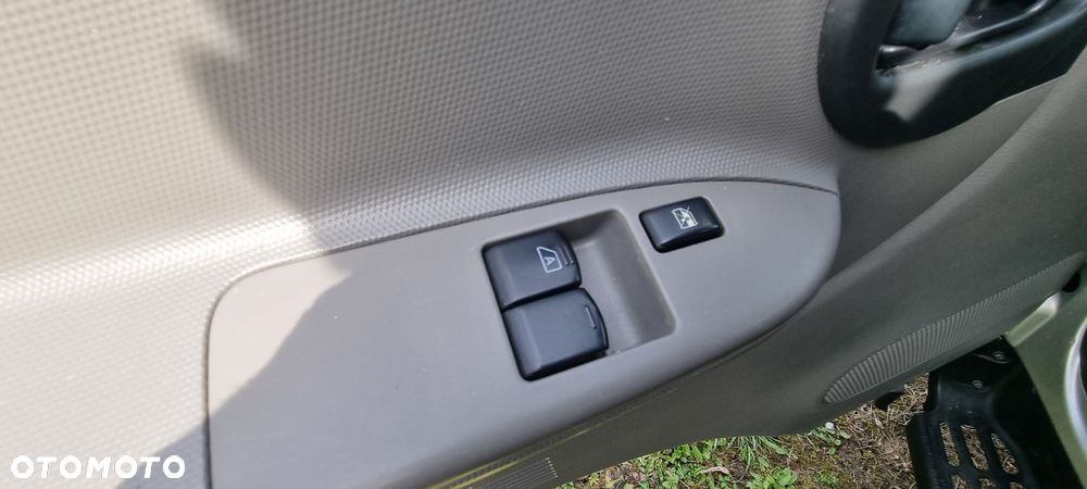Nissan CABSTAR - 15