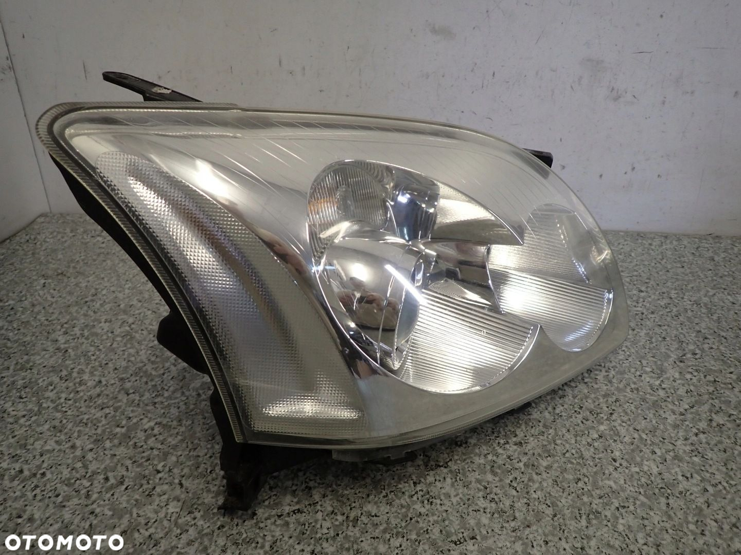TOYOTA AVENSIS T25 03-05 REFLEKTOR LAMPA PRZEDNIA PRAWA - 4