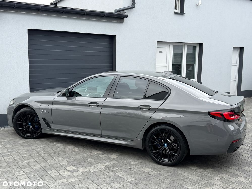 BMW Seria 5 530e xDrive sport - 28