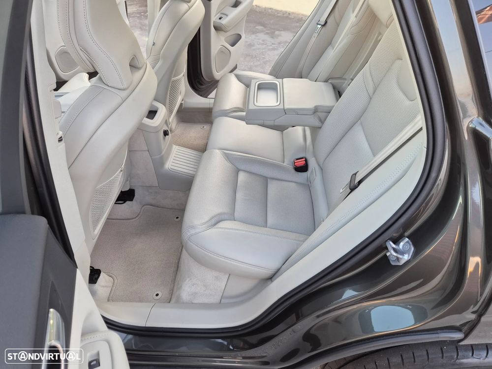 Volvo XC 60 2.0 T8 PHEV Inscription AWD - 48