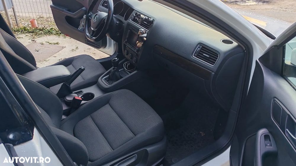 Volkswagen Jetta - 8